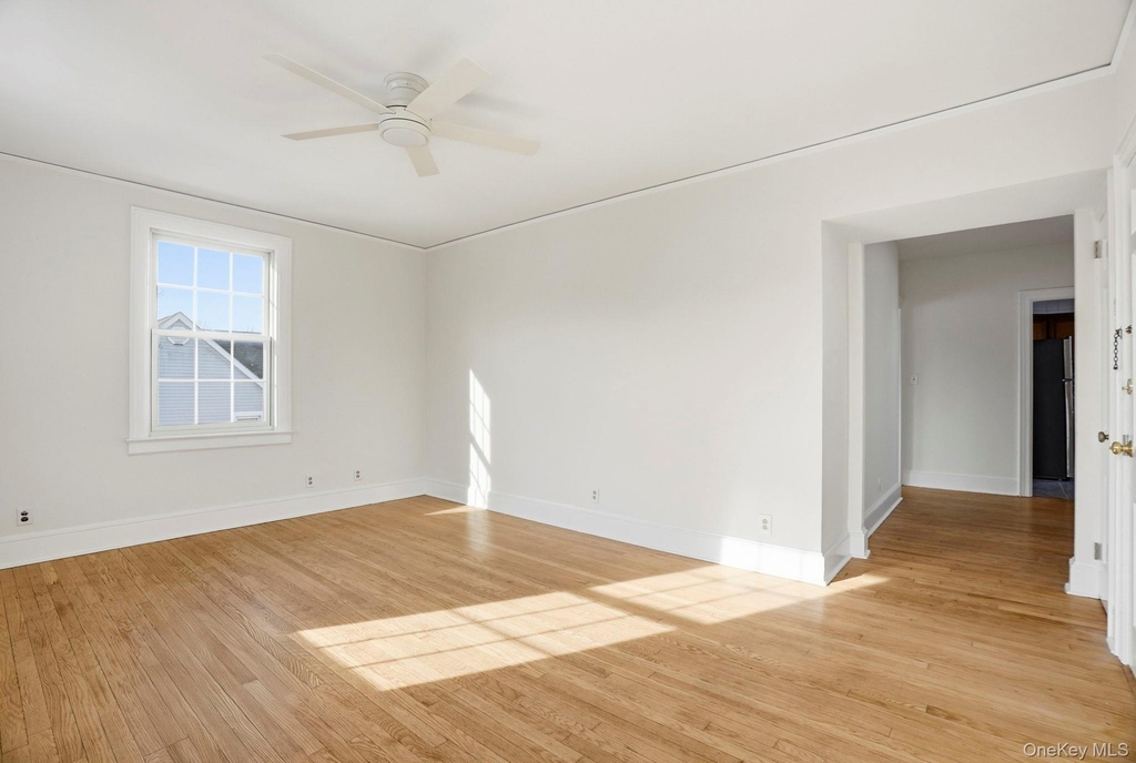 320 Simpson Place - Photo 4