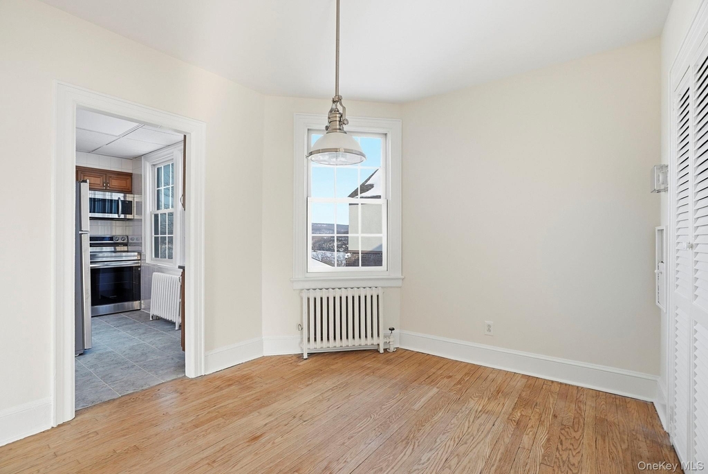 320 Simpson Place - Photo 5