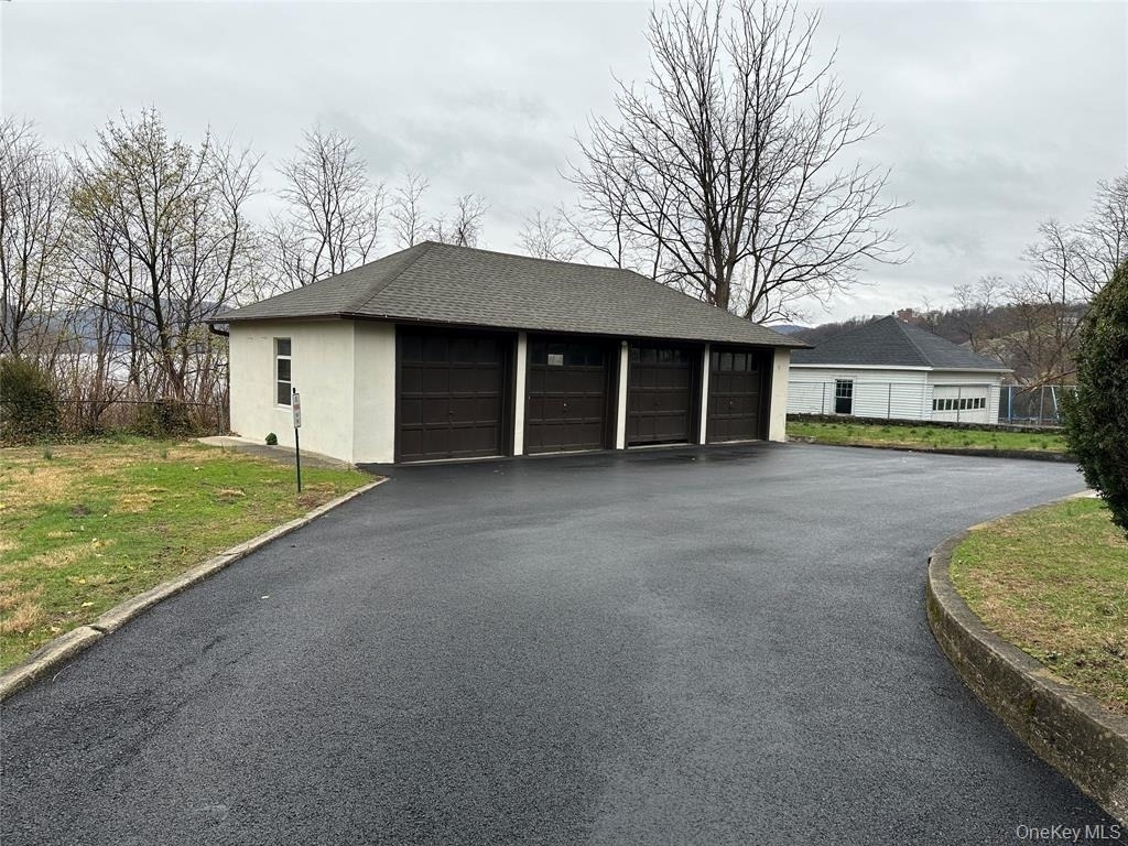 320 Simpson Place - Photo 17