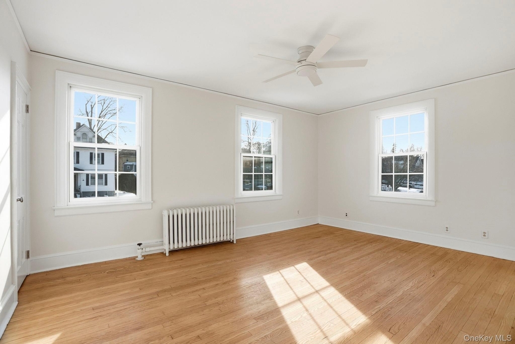 320 Simpson Place - Photo 11