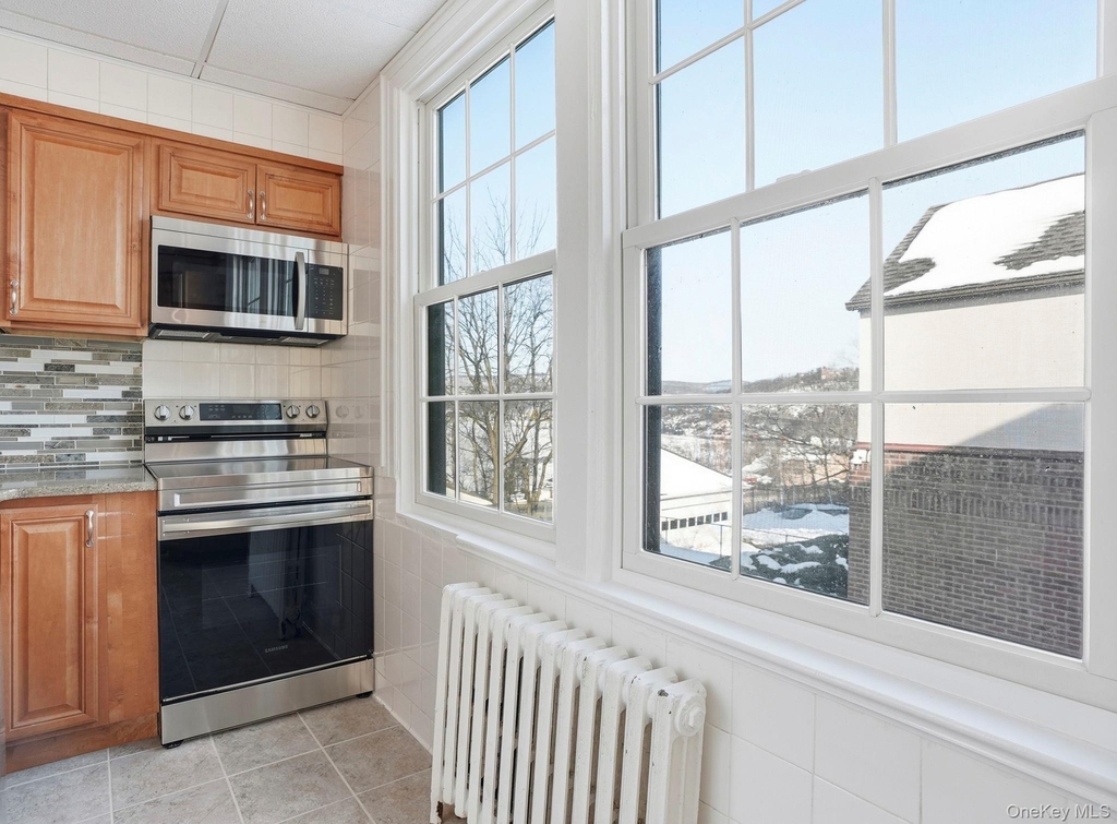320 Simpson Place - Photo 10