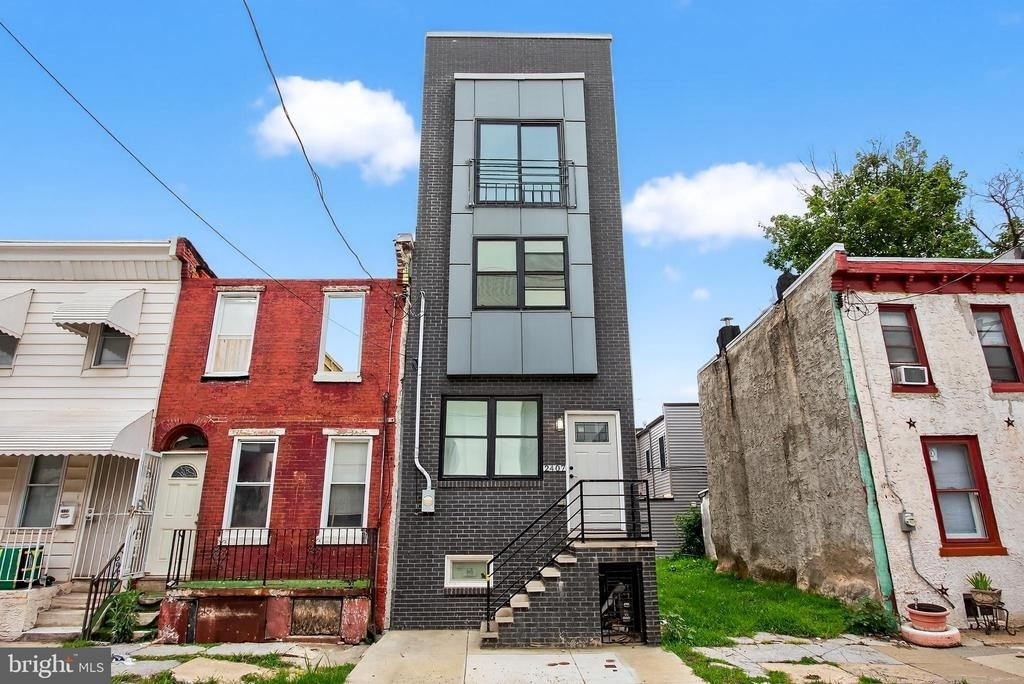2407 W Seybert Street - Photo 0