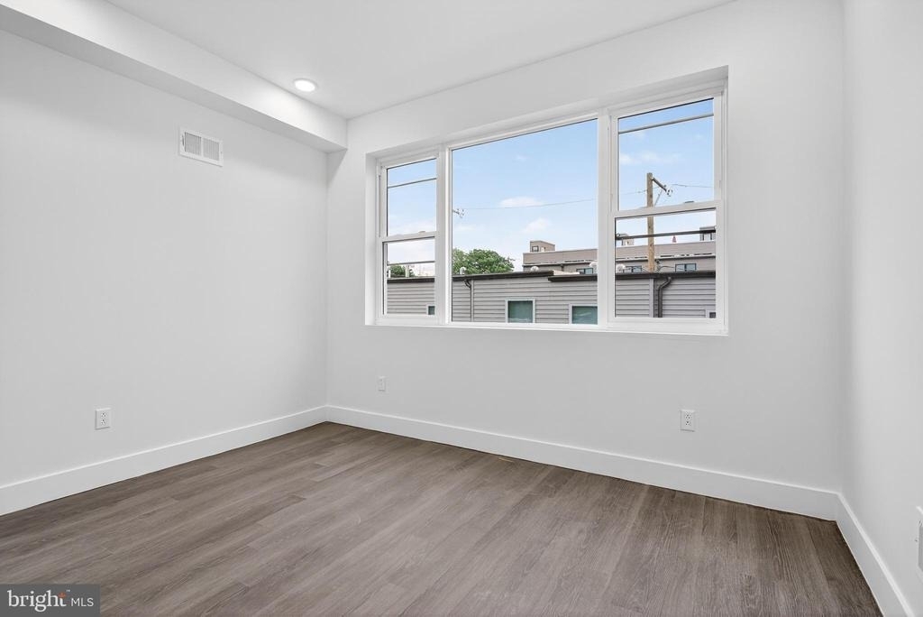 2407 W Seybert Street - Photo 12