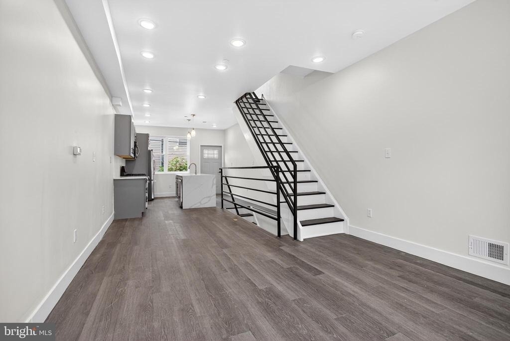 2407 W Seybert Street - Photo 3