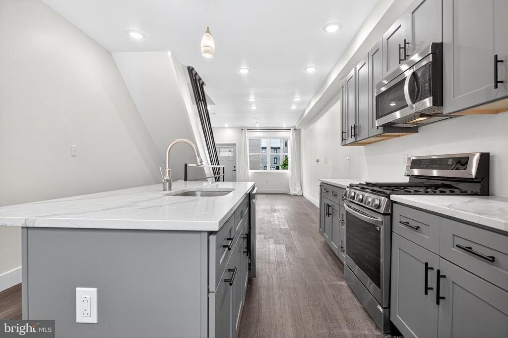 2407 W Seybert Street - Photo 11