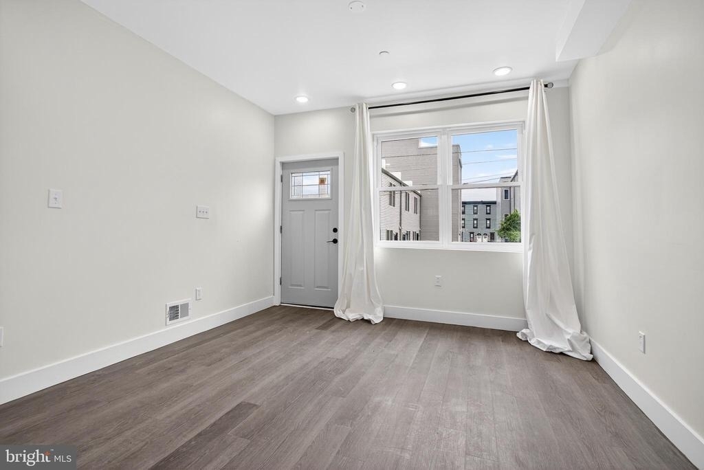 2407 W Seybert Street - Photo 4