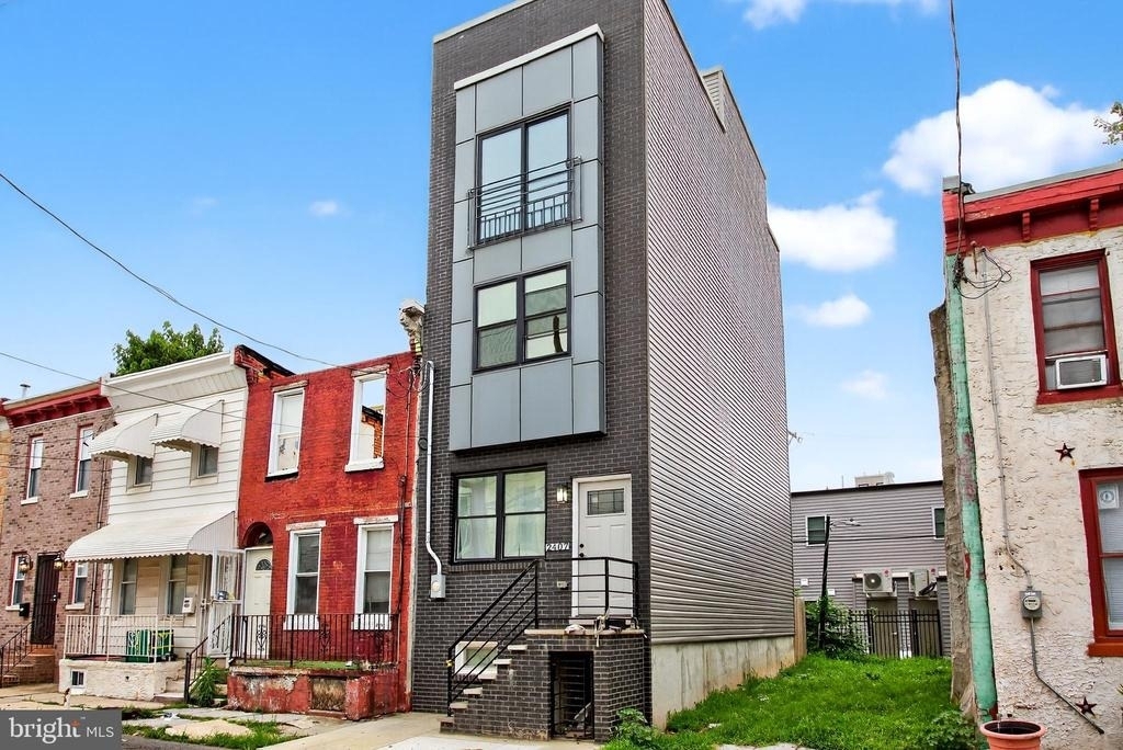 2407 W Seybert Street - Photo 1