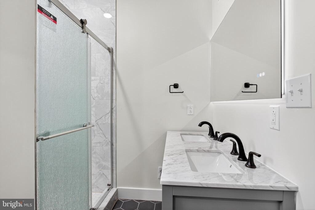 2407 W Seybert Street - Photo 19