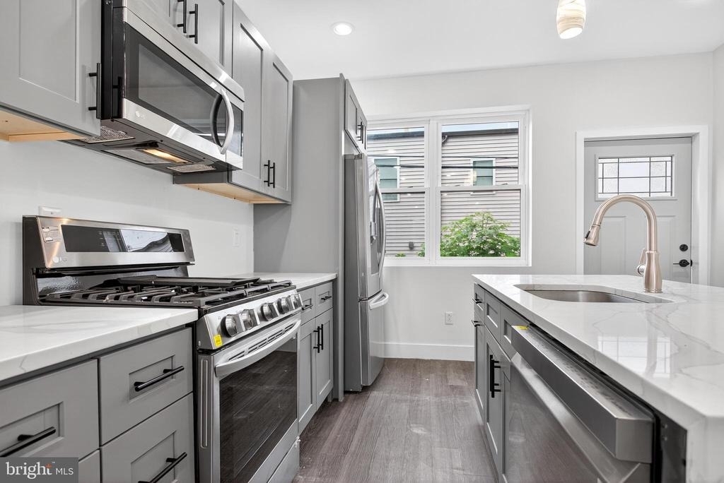 2407 W Seybert Street - Photo 9