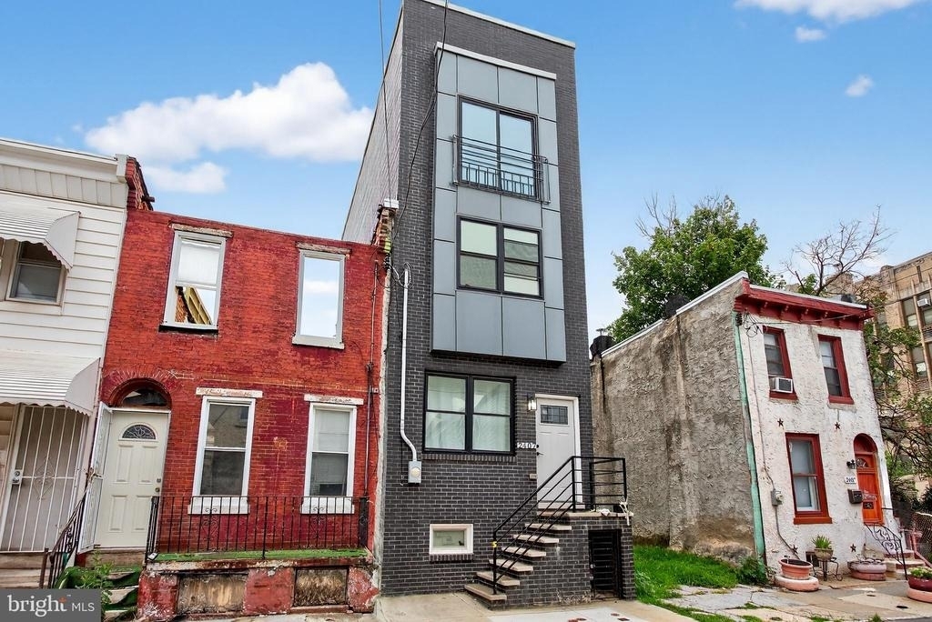 2407 W Seybert Street - Photo 2