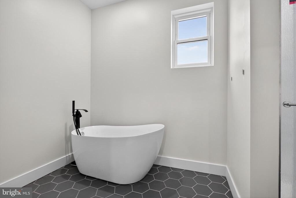 2407 W Seybert Street - Photo 20