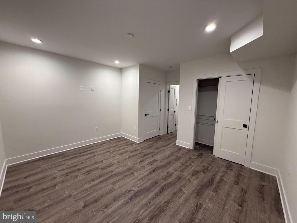 3923 Roland Avenue - Photo 11