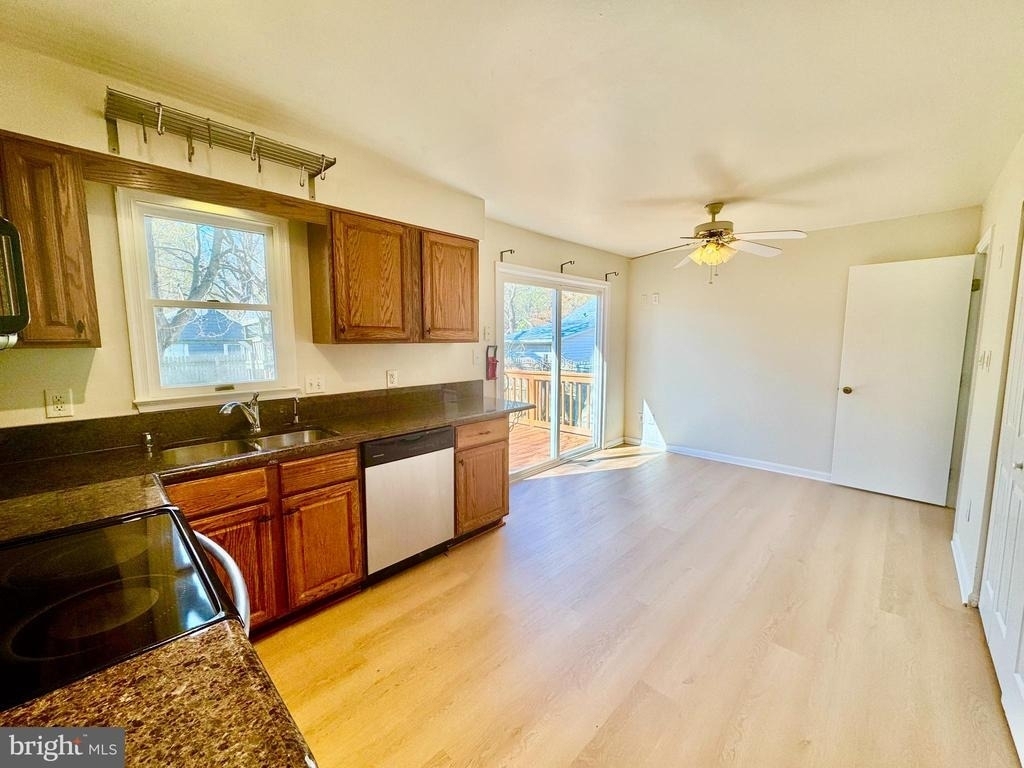 1193 Maple Avenue - Photo 6