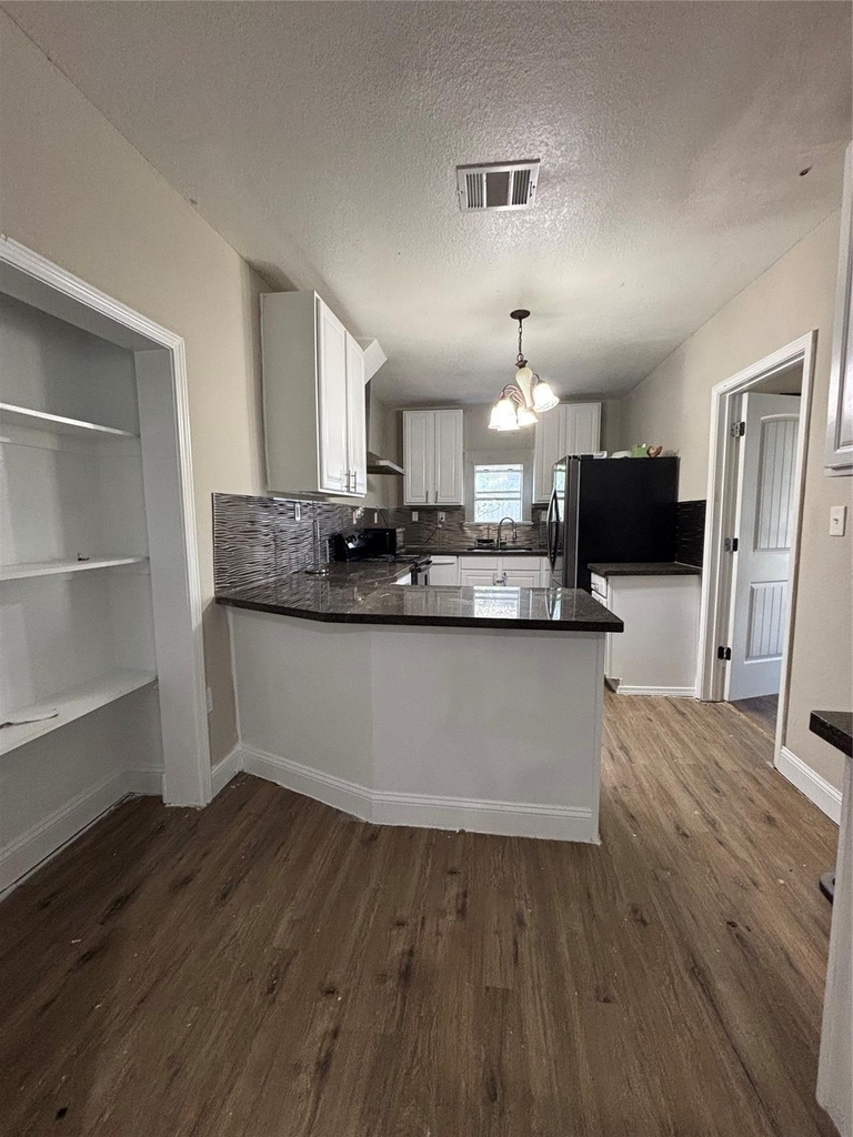 4106 Darby Street - Photo 2