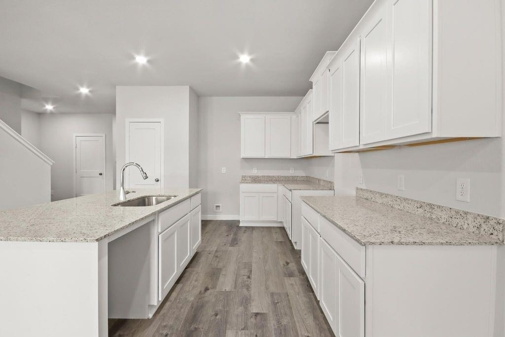 496 Shoreview Drive - Photo 2