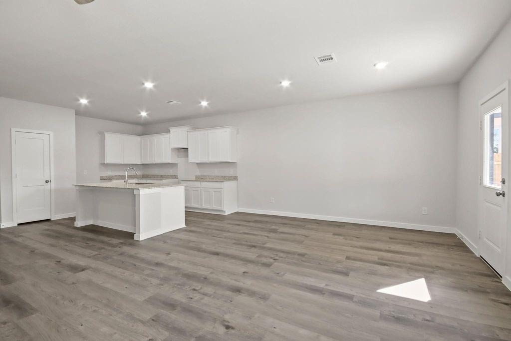 496 Shoreview Drive - Photo 4