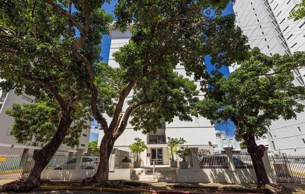 76 Kings Court - Photo 0