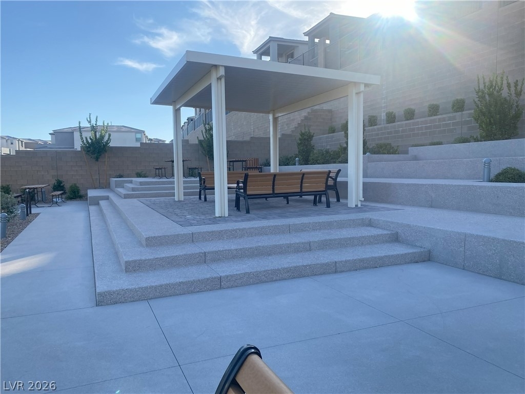 1606 Rock Kestrel Street - Photo 3