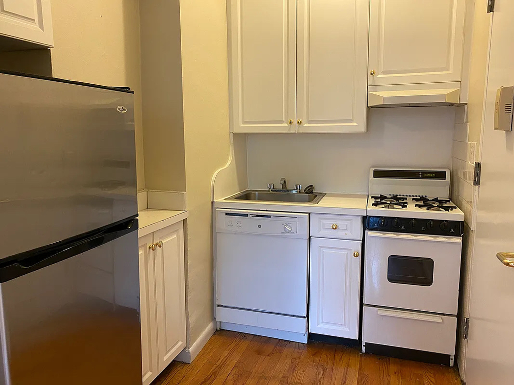 360 West 53rd Street - Photo 1