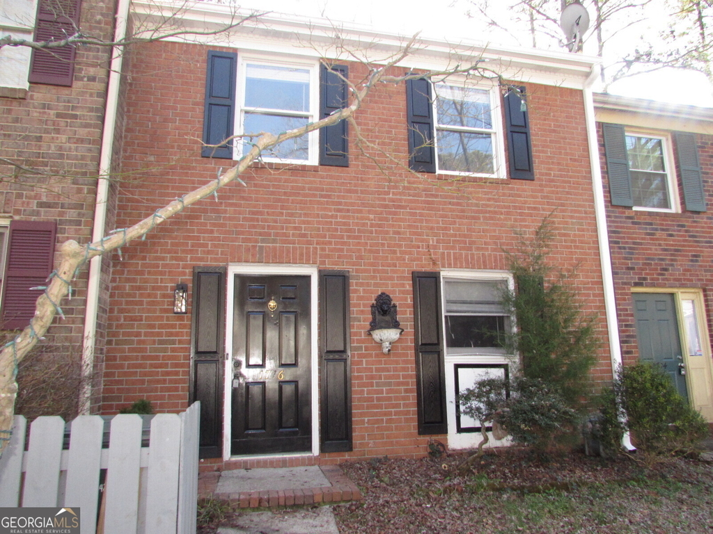 1716 Twin Brooks Drive - Photo 0