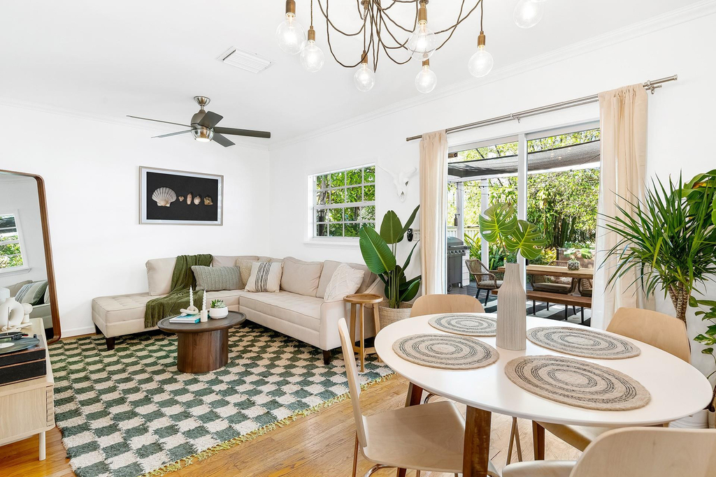 411 Sw 10th Street - Photo 1