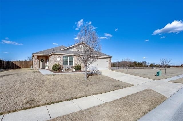 1606 Meadow Creek Drive - Photo 2