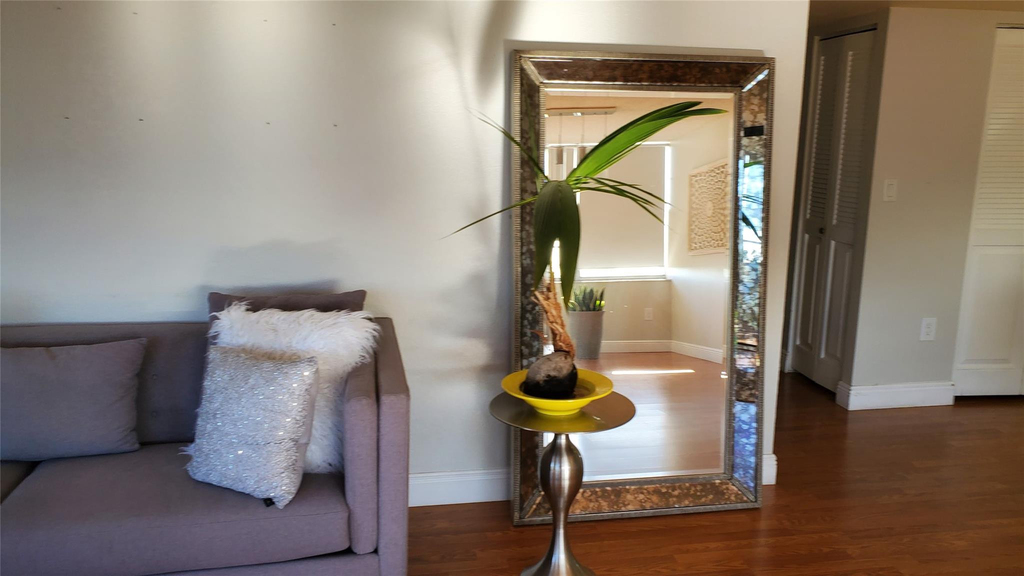 1400 Saint Charles Place - Photo 3