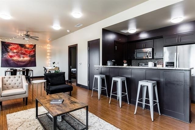 1125 S Jennings Avenue - Photo 1