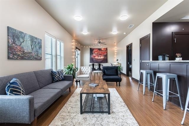 1125 S Jennings Avenue - Photo 3