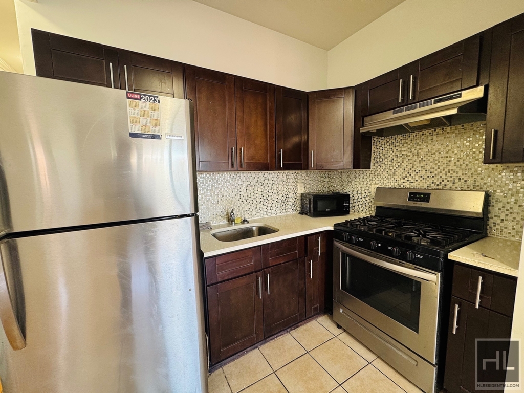 576 Van Siclen Avenue - Photo 1