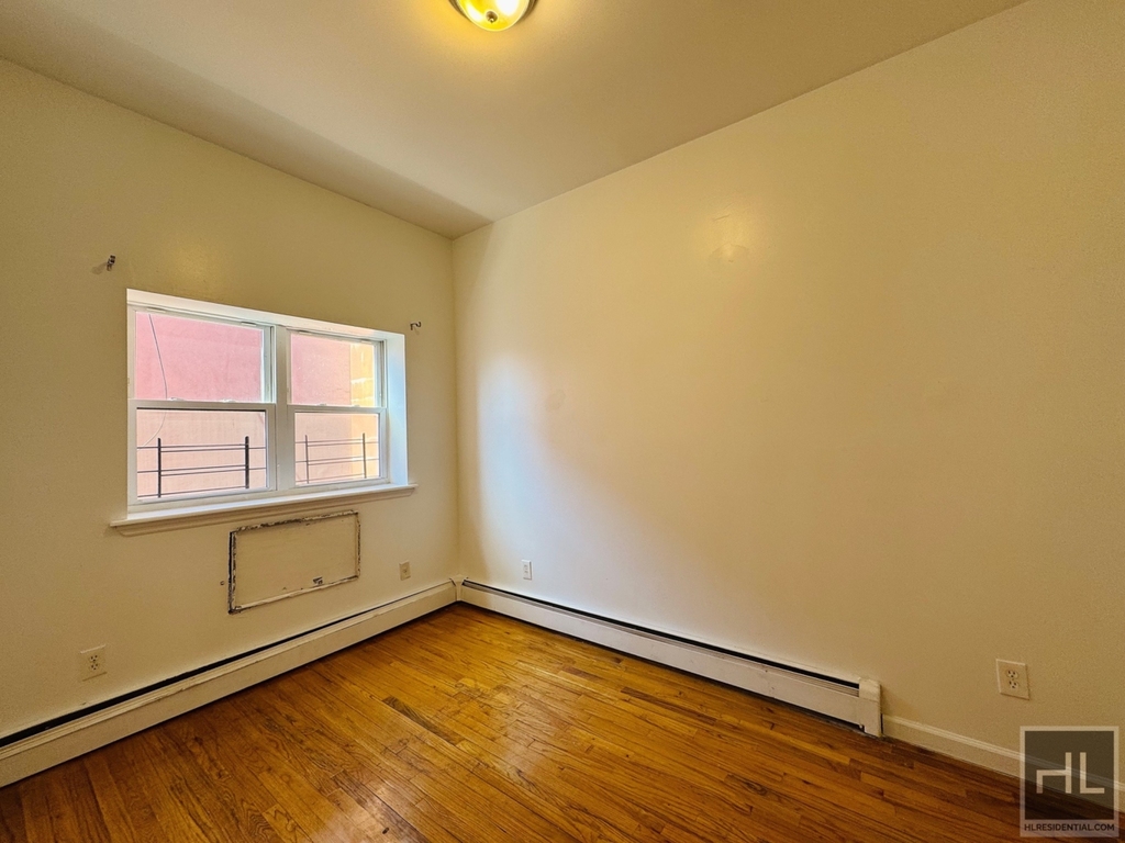 576 Van Siclen Avenue - Photo 4