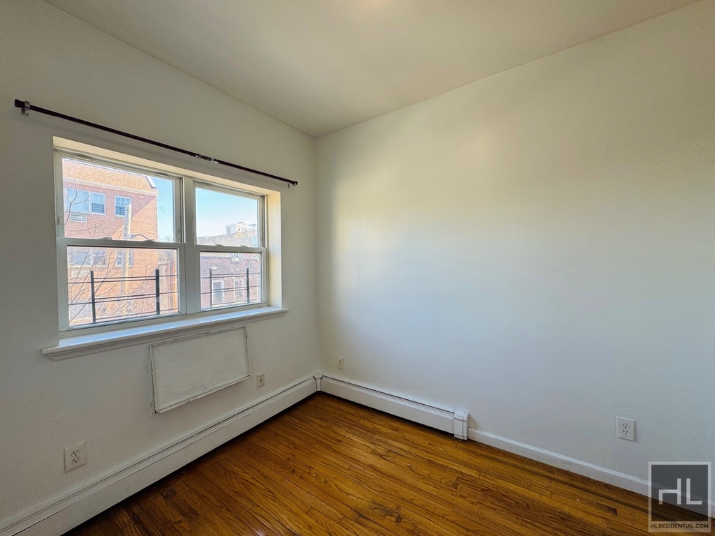 576 Van Siclen Avenue - Photo 5