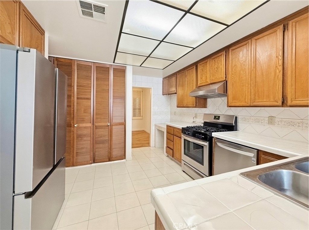 415 W Duarte Road - Photo 8