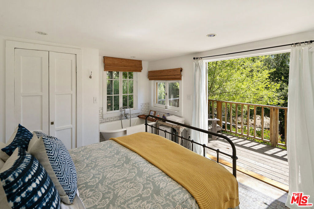 913 A Fernwood Pacific Drive - Photo 21