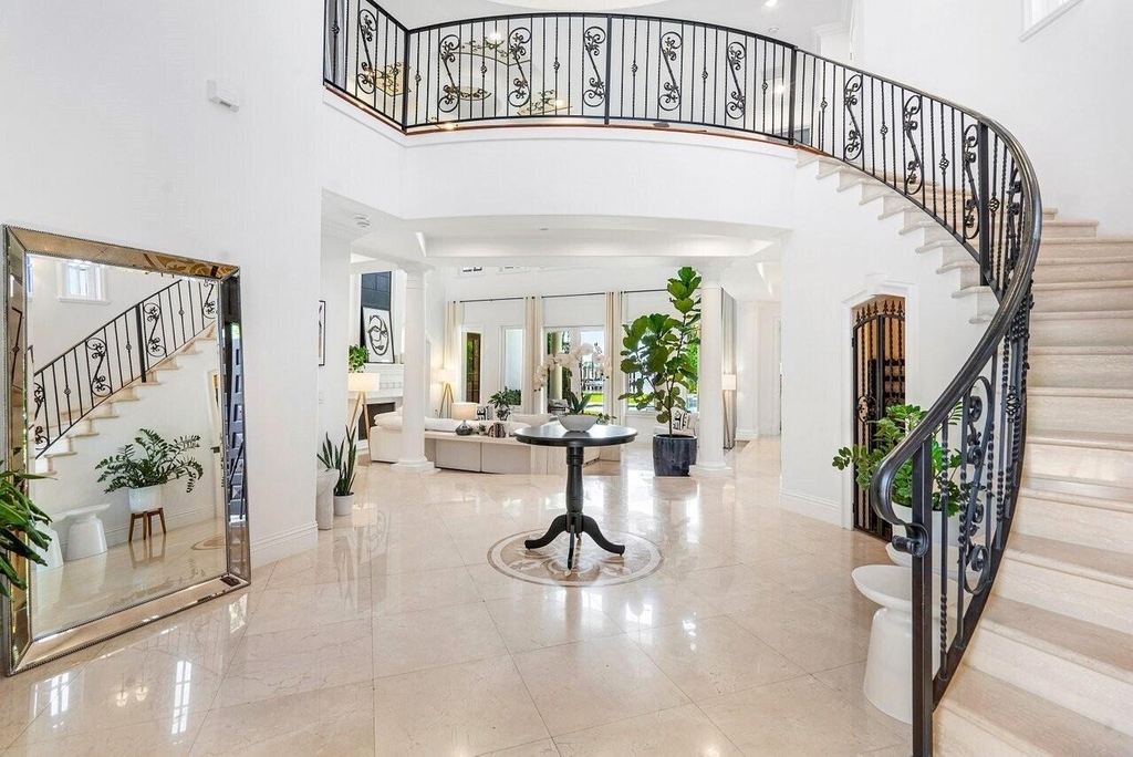 350 E Ocean Avenue - Photo 3