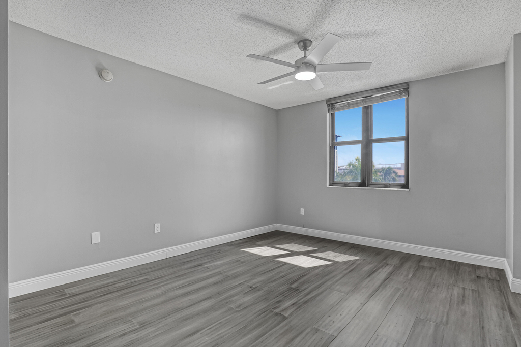 651 Okeechobee Boulevard - Photo 9
