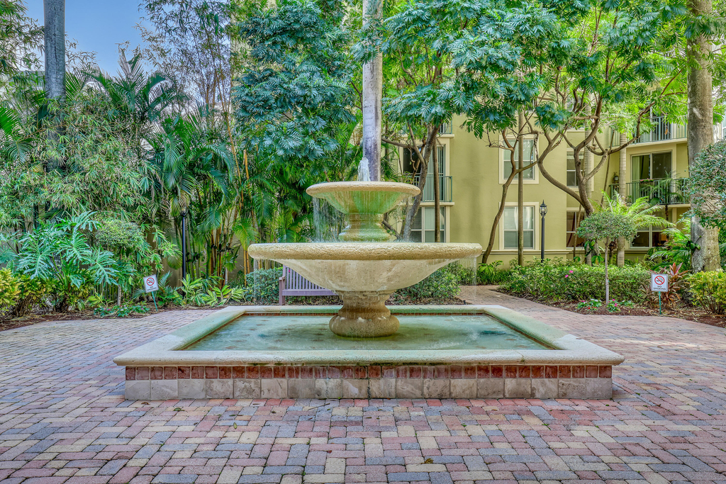 651 Okeechobee Boulevard - Photo 31