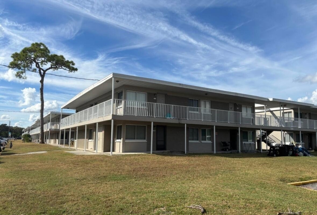 800 N Fiske Boulevard - Photo 0