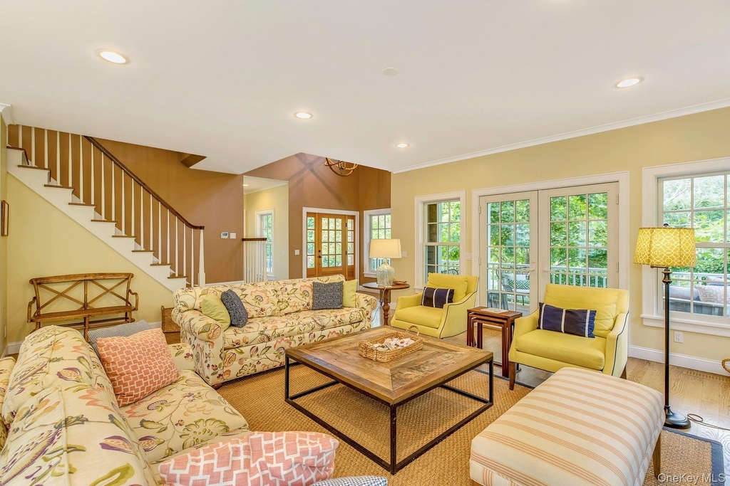 590 Soundview Av Ext - Photo 4