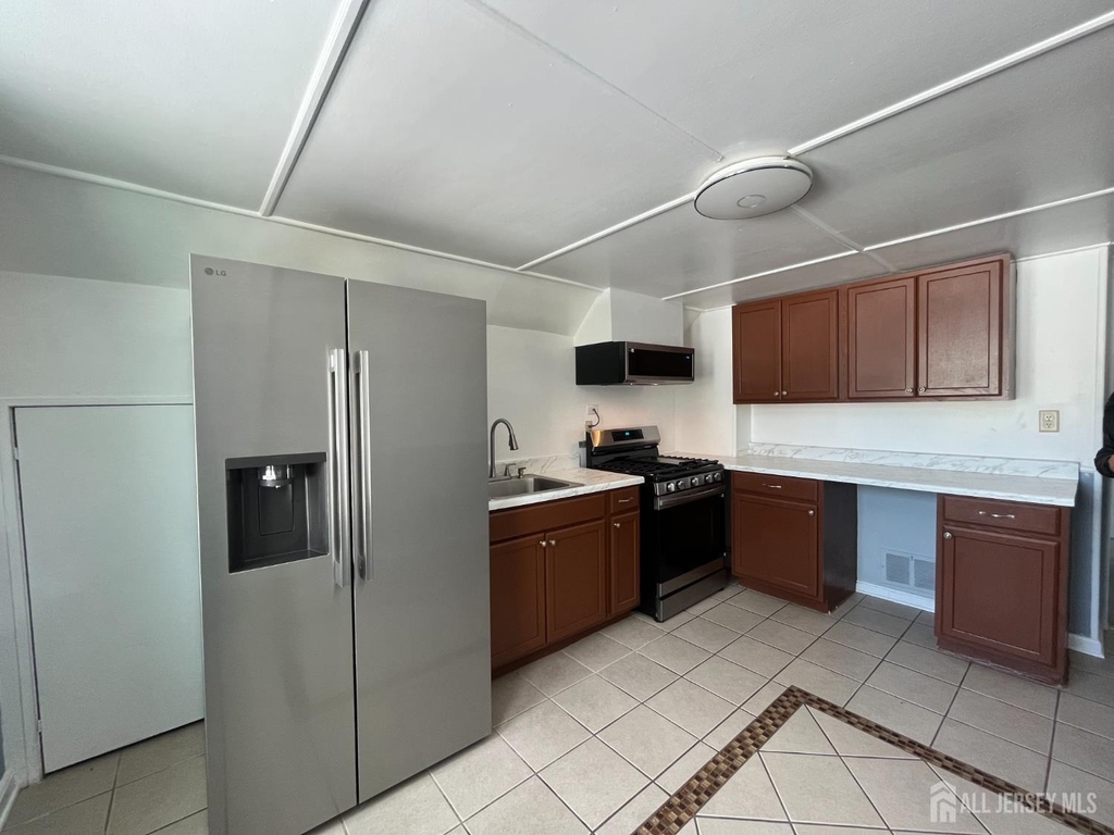 7 Bound Brook Avenue - Photo 8