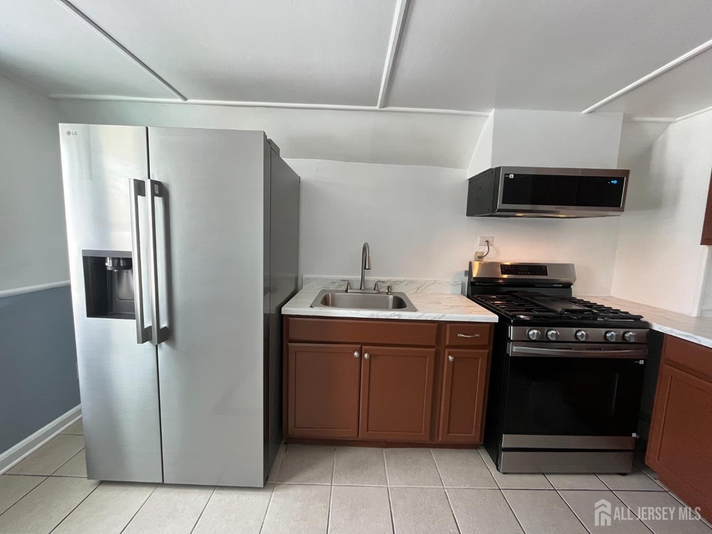 7 Bound Brook Avenue - Photo 7