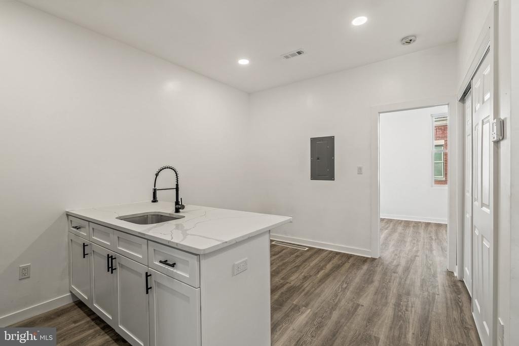1332 W Toronto Street - Photo 1