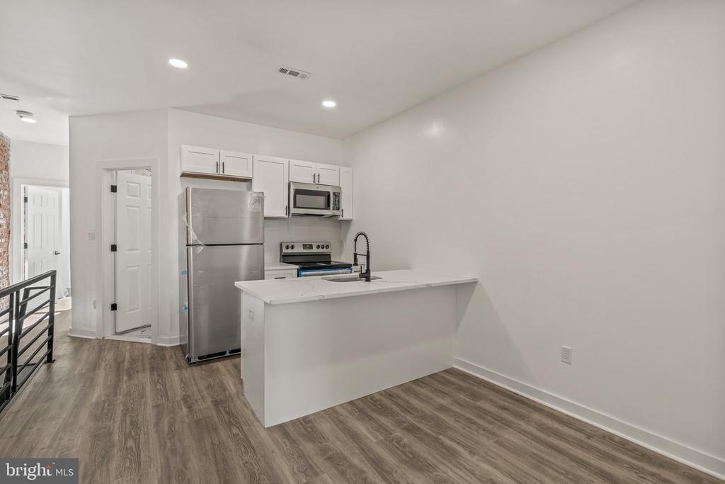 1332 W Toronto Street - Photo 4