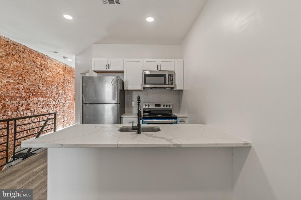 1332 W Toronto Street - Photo 6