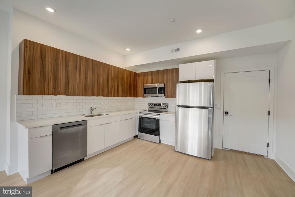 4200 Lancaster Avenue - Photo 2