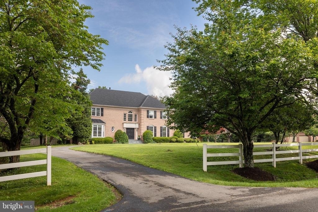 8809 Saunders Lane - Photo 2