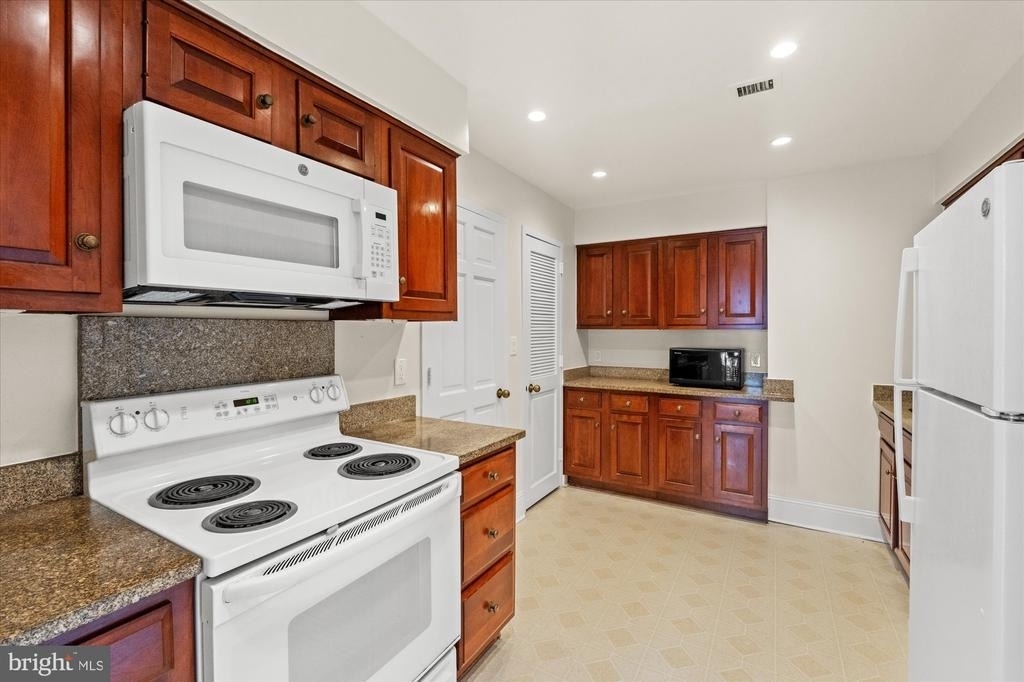 8101 Connecticut Avenue - Photo 11