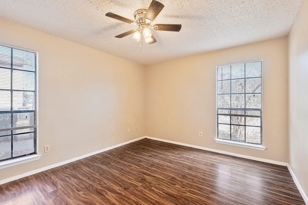 301 Craddock Ave - Photo 5