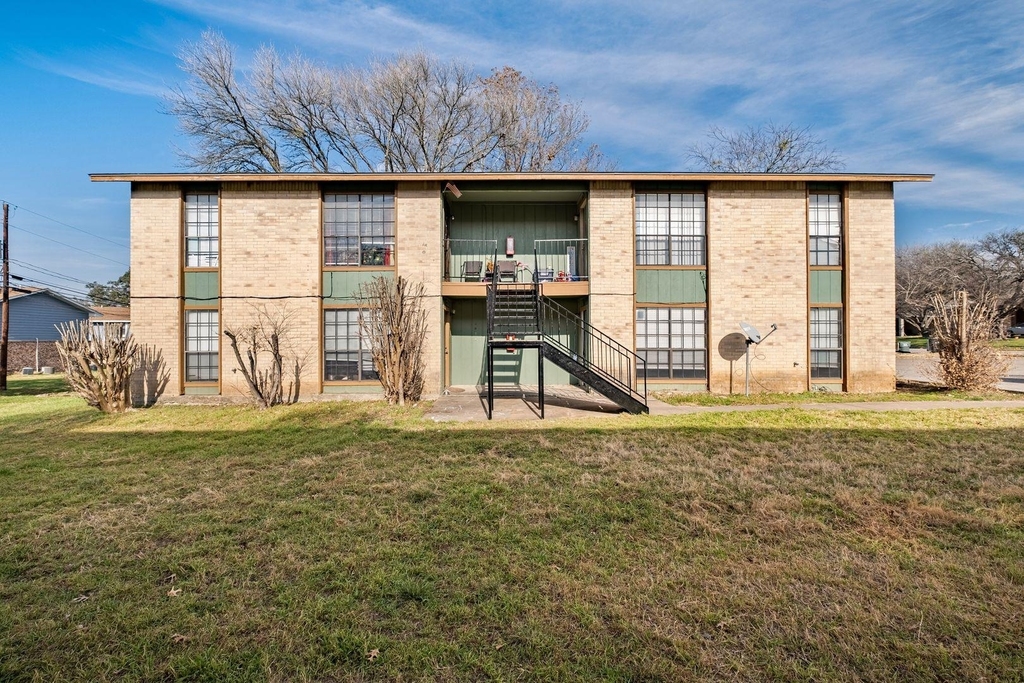 301 Craddock Ave - Photo 0