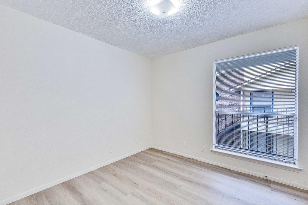 11900 Alpheus Ave - Photo 9